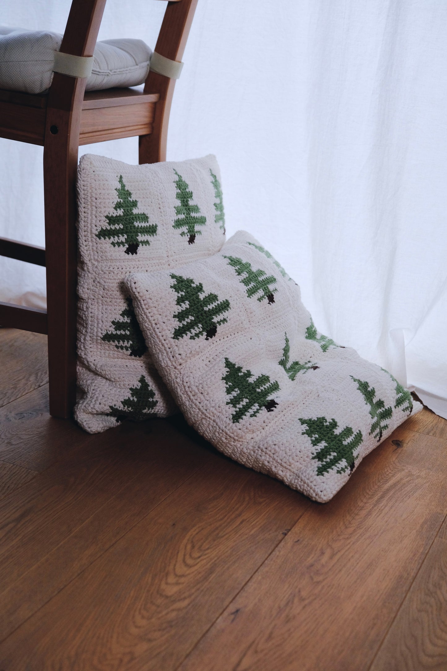 Christmas Tree Pillowcase Crochet Pattern 🎄