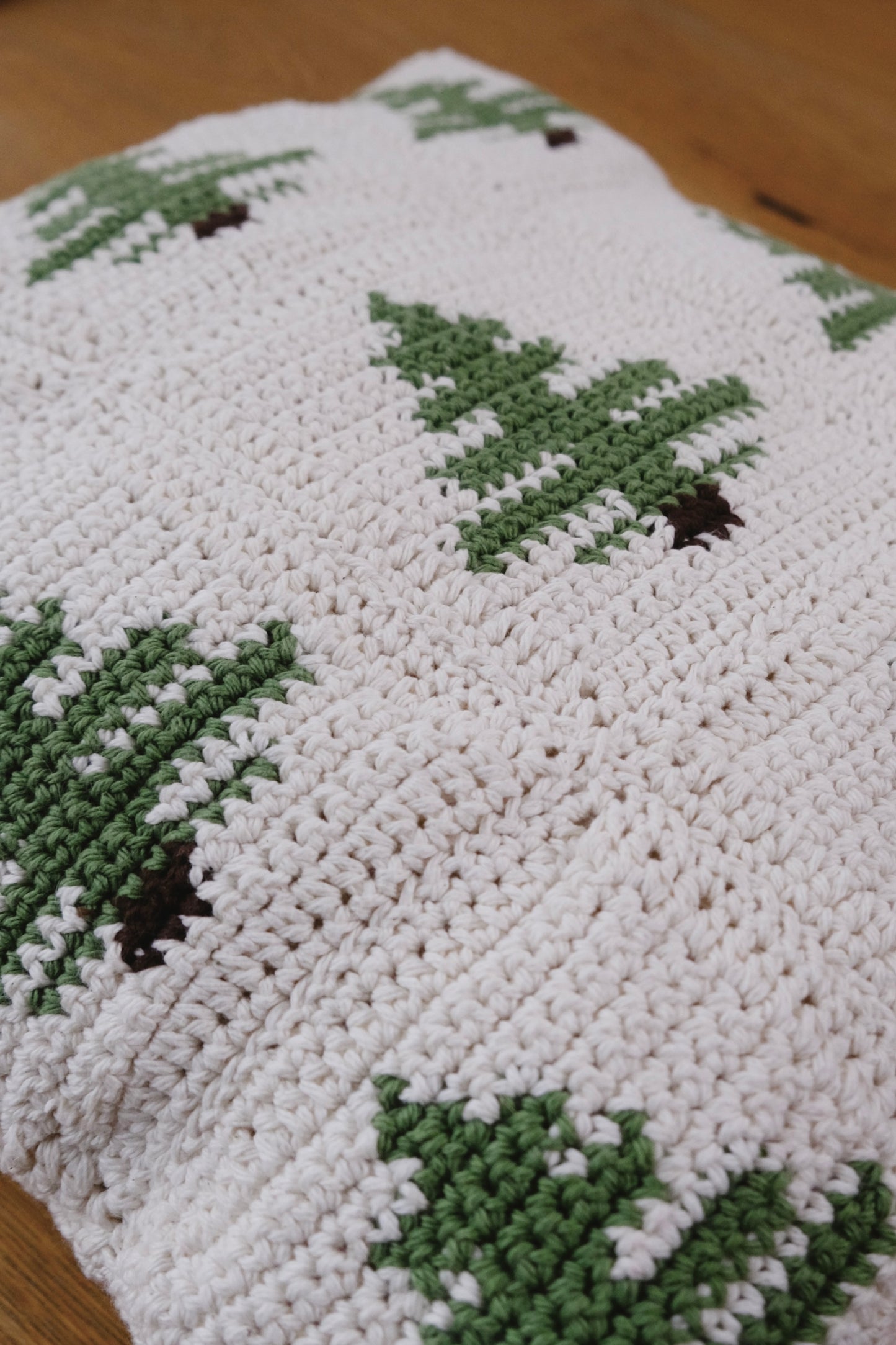 Christmas Tree Pillowcase Crochet Pattern 🎄